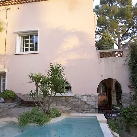 Maryvette 8 Villa